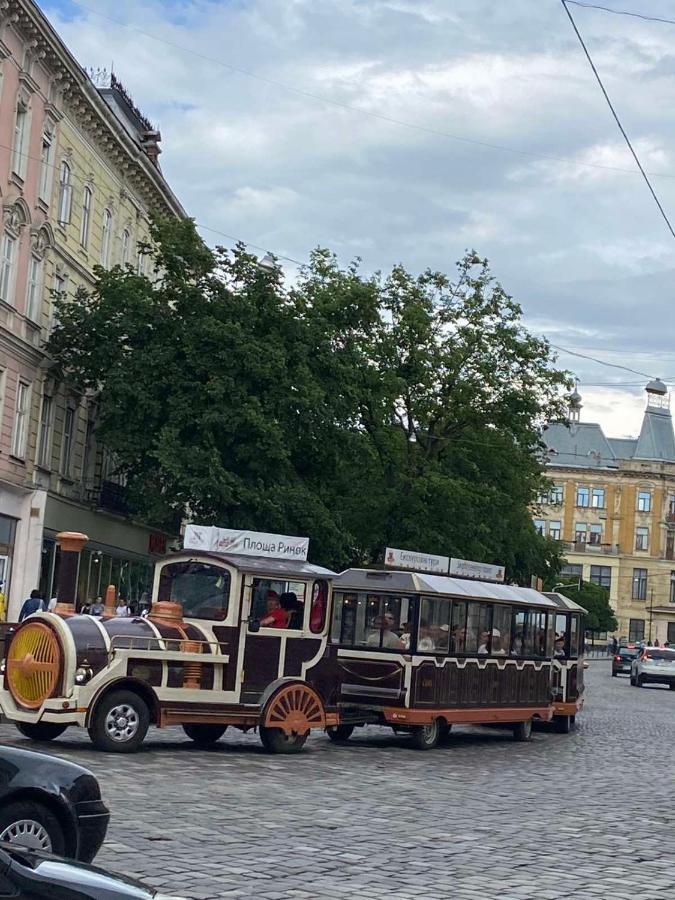 вірменська 14 центр з балконом не далеко від ж д вокзалу звітні документи