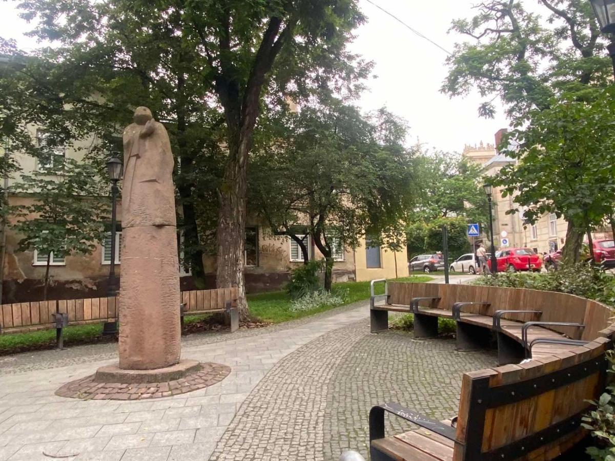 вірменська 14 центр з балконом не далеко від ж д вокзалу звітні документи Apartment *